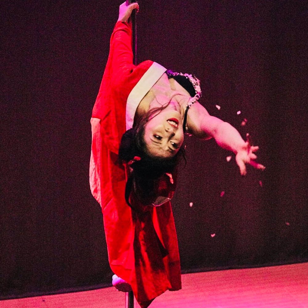 ポール落語 日本の伝統芸能の落語と三味線がポールダンスと