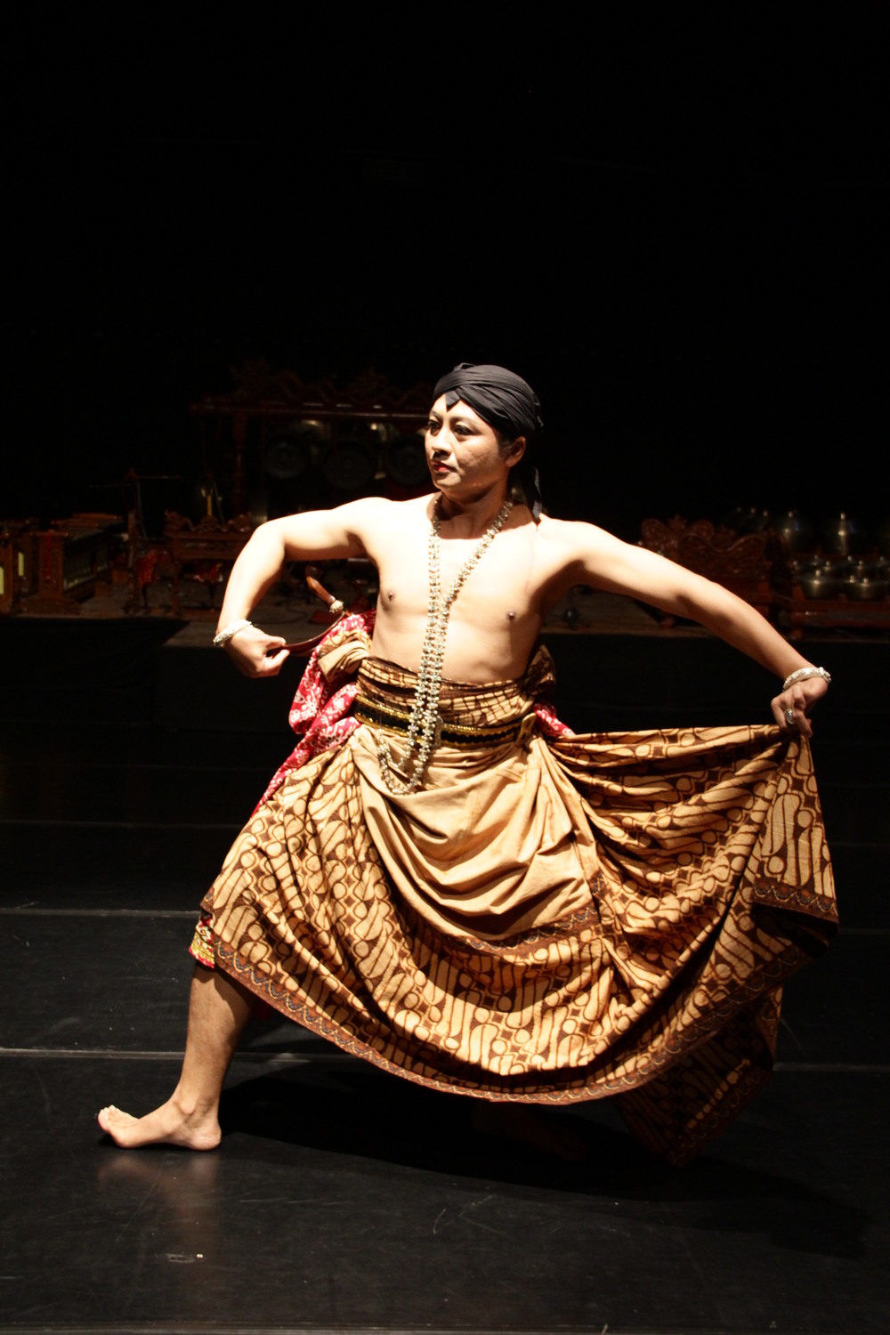 インドネシア伝統舞踊とその発展〜古典から日常の発生・身体操法へ