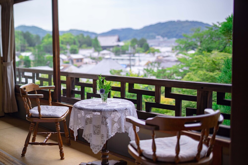 先着順【吉田山荘】甲斐みのりさんと「名建築で夕食を」、粋を尽くした