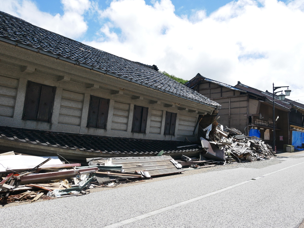 二千円引　能登地震寄付　キャバレーの文化史 II　ファシズム・戦後・現代 あの元日から2年 地震直後と今を写真で比較 360度動画で見る能登の現在