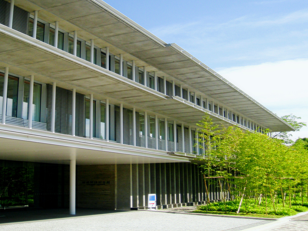 京都大学東南研図書室】明治の赤レンガ旧京都織物本社棟へ、大学の研究