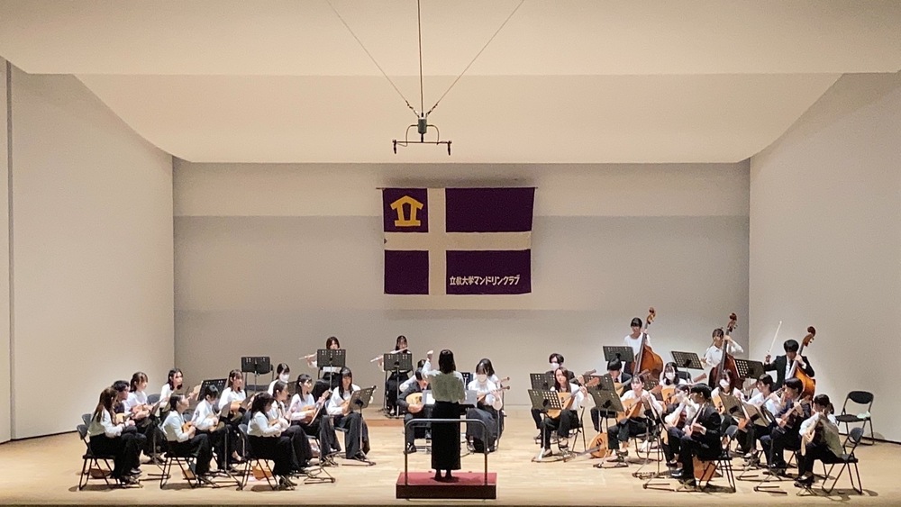 丘の上には鐘がひびくよ－慶應義塾マンドリンクラブ七十年史 KMC ー慶應義塾大学公認学生団体マンドリンクラブー