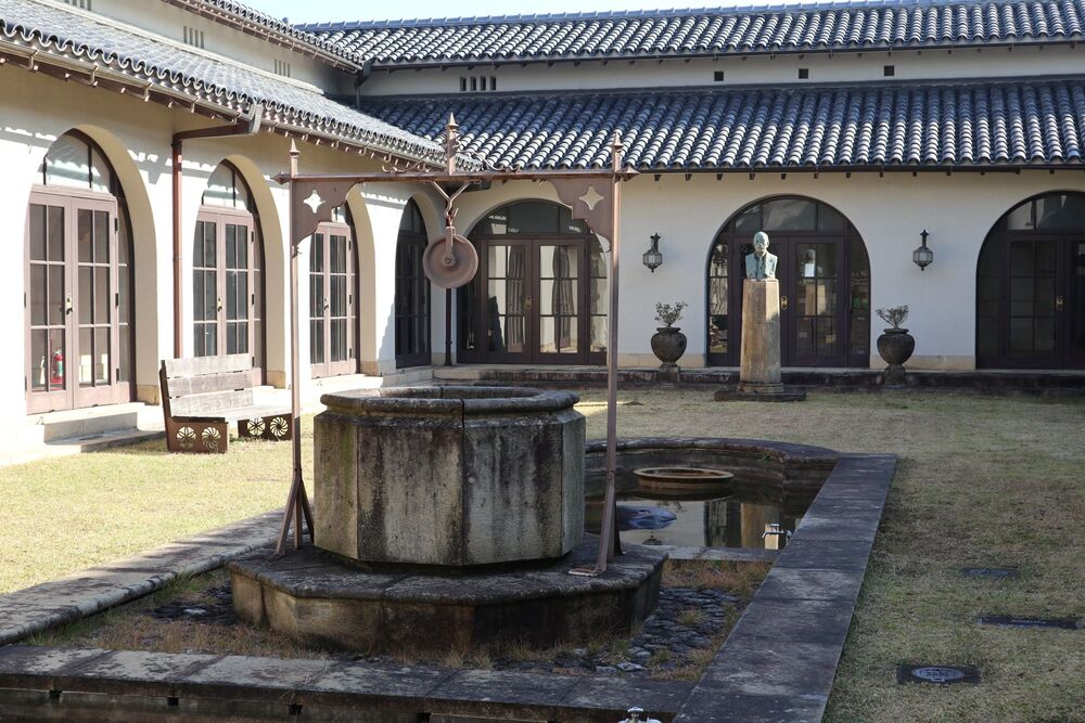 京都大学人文科学研究所分館】煌めくステンドグラス＆2階ホールまで