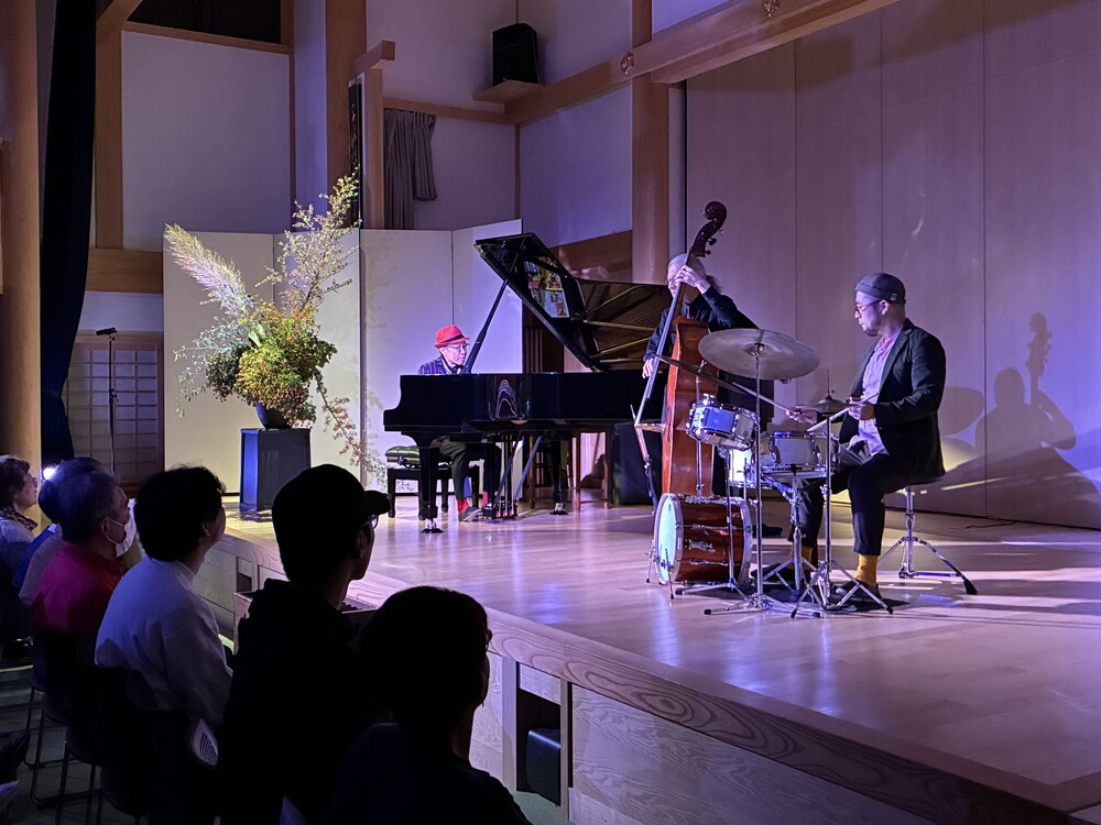 圭角パビリオン 裏切りのジャズ BENCHSIDE MUSIC 日本語ラップ クニ三上トリオ・午後ジャズ 永正寺【Office Yokota】 | 永正寺 本堂